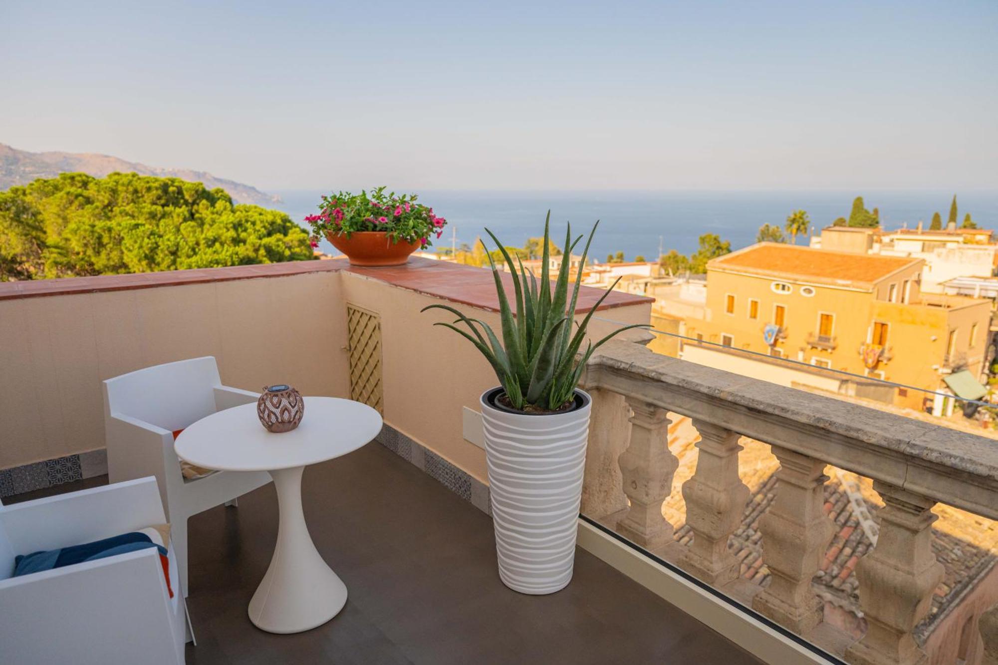 La Terrazza Di Porta Messina Hotel Таормина Екстериор снимка